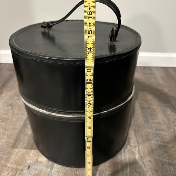 Vintage Black Round Leather Hat Box with zipper and handle - Picture 2 of 7